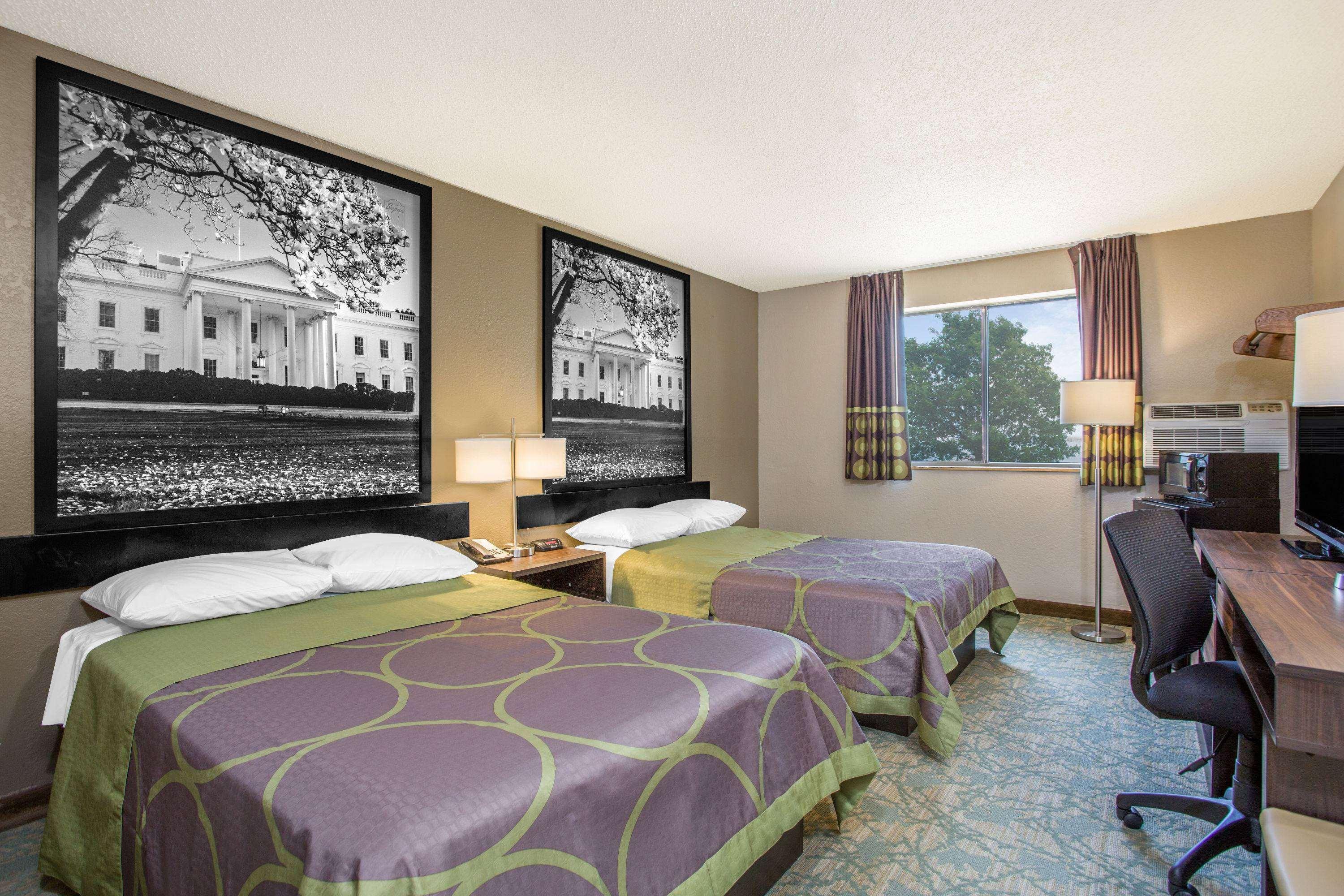 Motel Super 8 By Wyndham Waldorf Extérieur photo