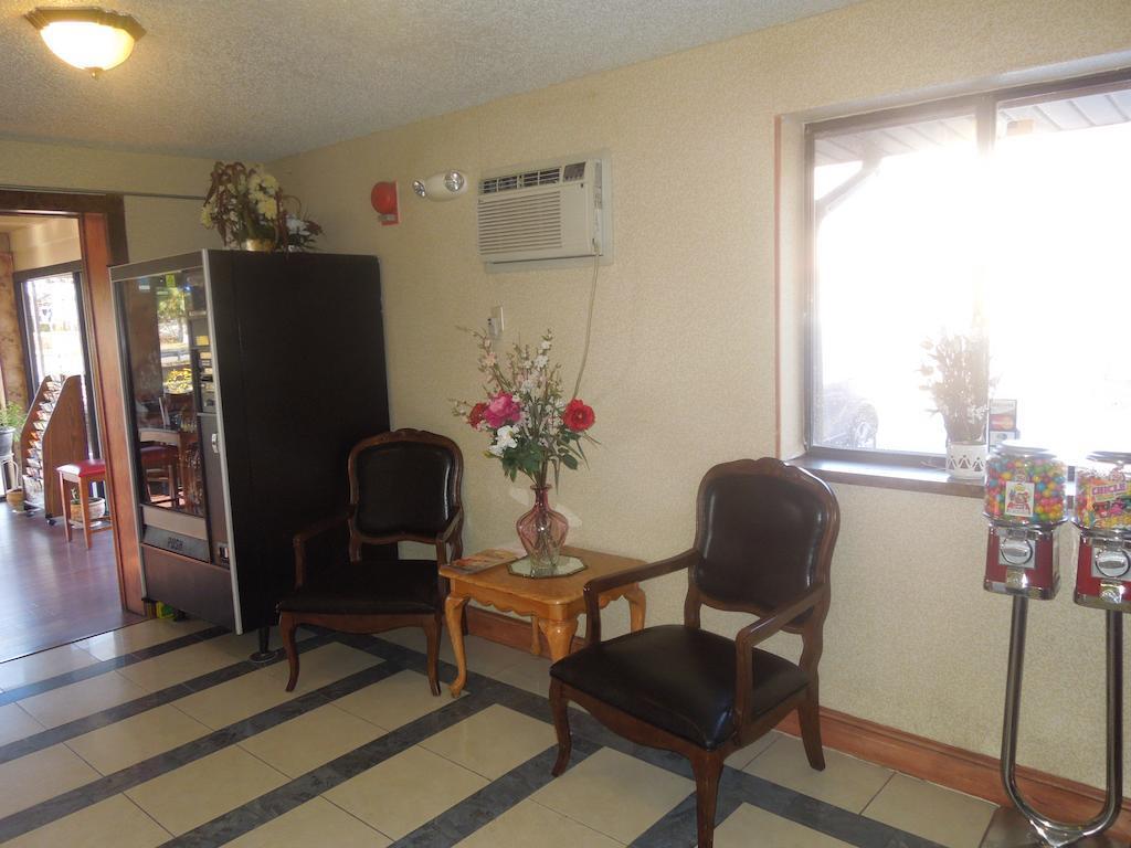 Motel Super 8 By Wyndham Waldorf Extérieur photo