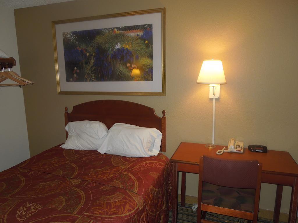 Motel Super 8 By Wyndham Waldorf Extérieur photo