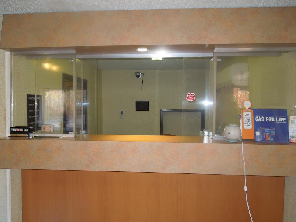 Motel Super 8 By Wyndham Waldorf Extérieur photo
