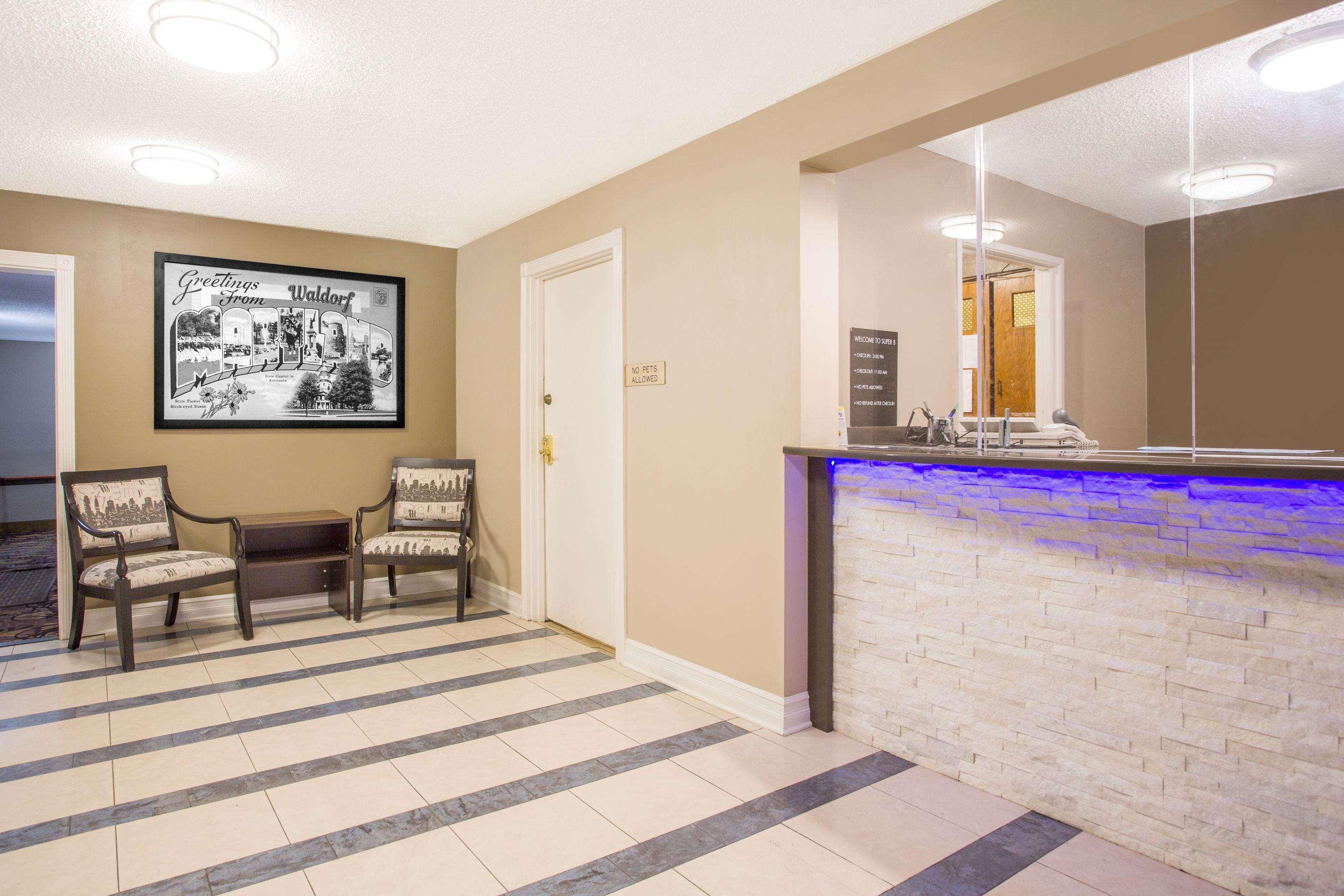 Motel Super 8 By Wyndham Waldorf Extérieur photo