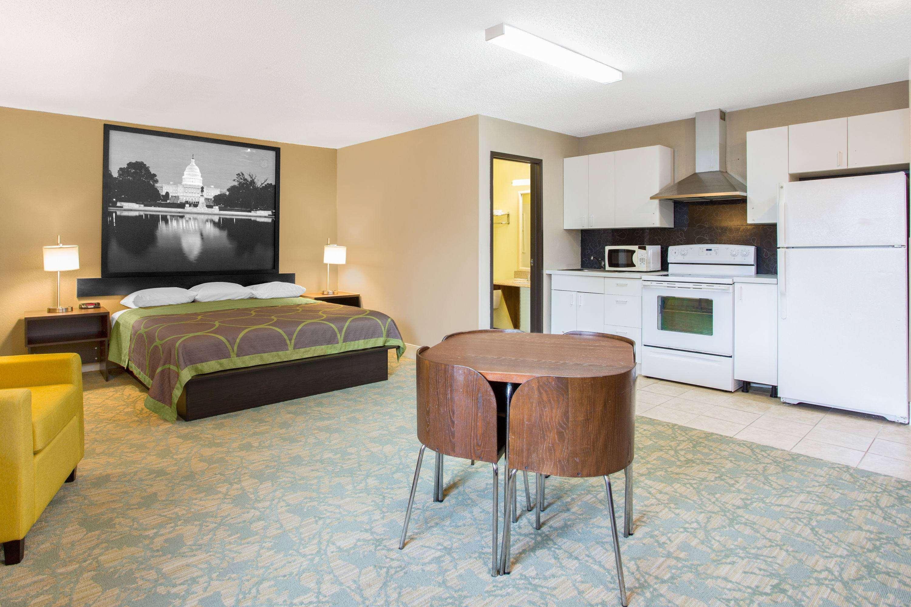 Motel Super 8 By Wyndham Waldorf Extérieur photo