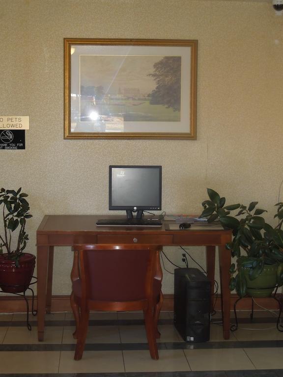 Motel Super 8 By Wyndham Waldorf Extérieur photo