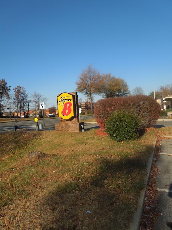 Motel Super 8 By Wyndham Waldorf Extérieur photo