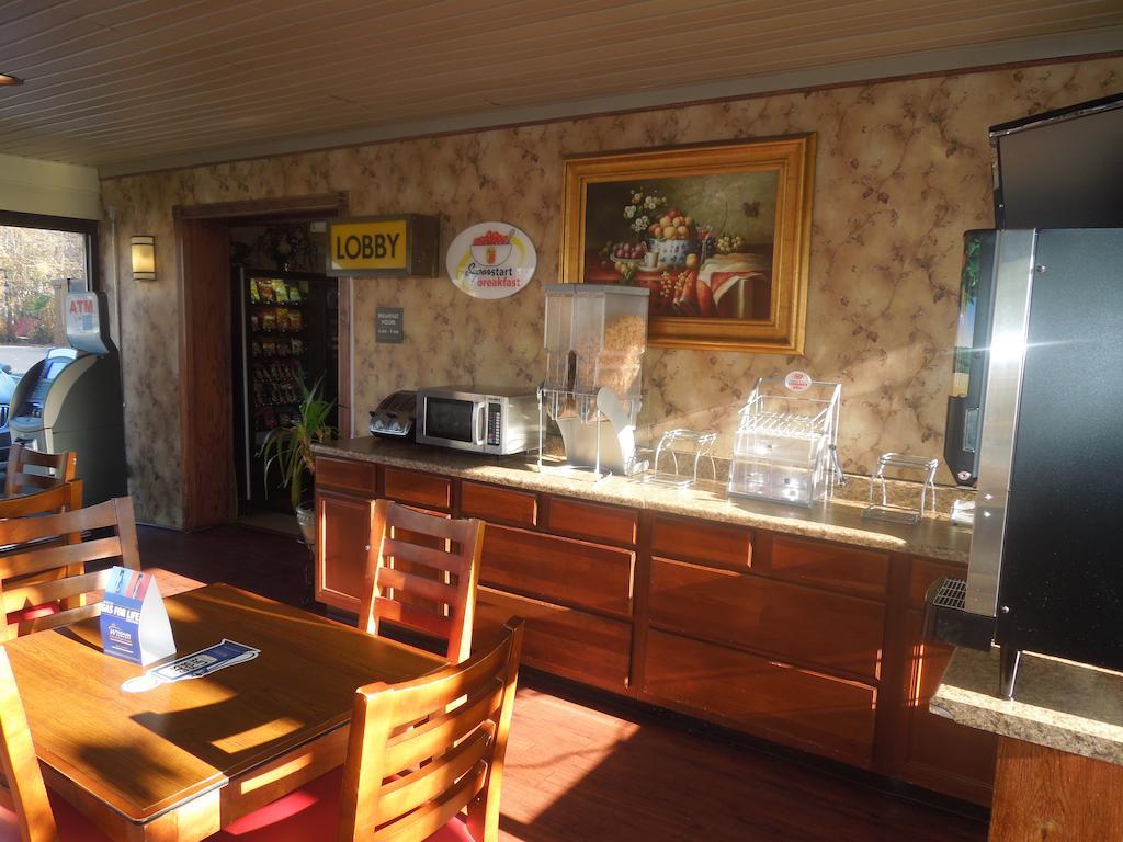Motel Super 8 By Wyndham Waldorf Extérieur photo