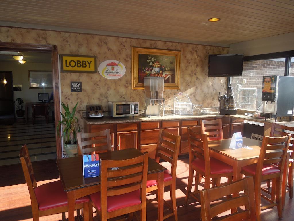 Motel Super 8 By Wyndham Waldorf Extérieur photo