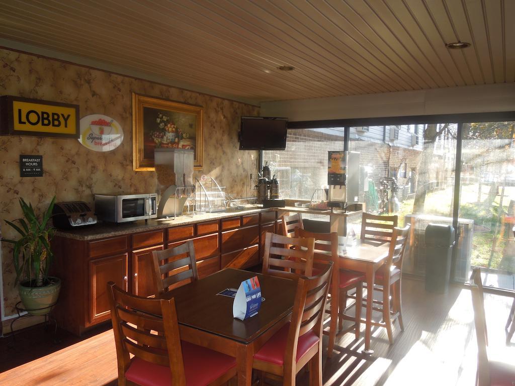 Motel Super 8 By Wyndham Waldorf Extérieur photo